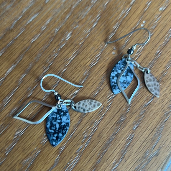 Silver Forest Earrings-Layered Black, Gray, Silver Hammered Textured Metal- NWOT - Picture 3 of 4